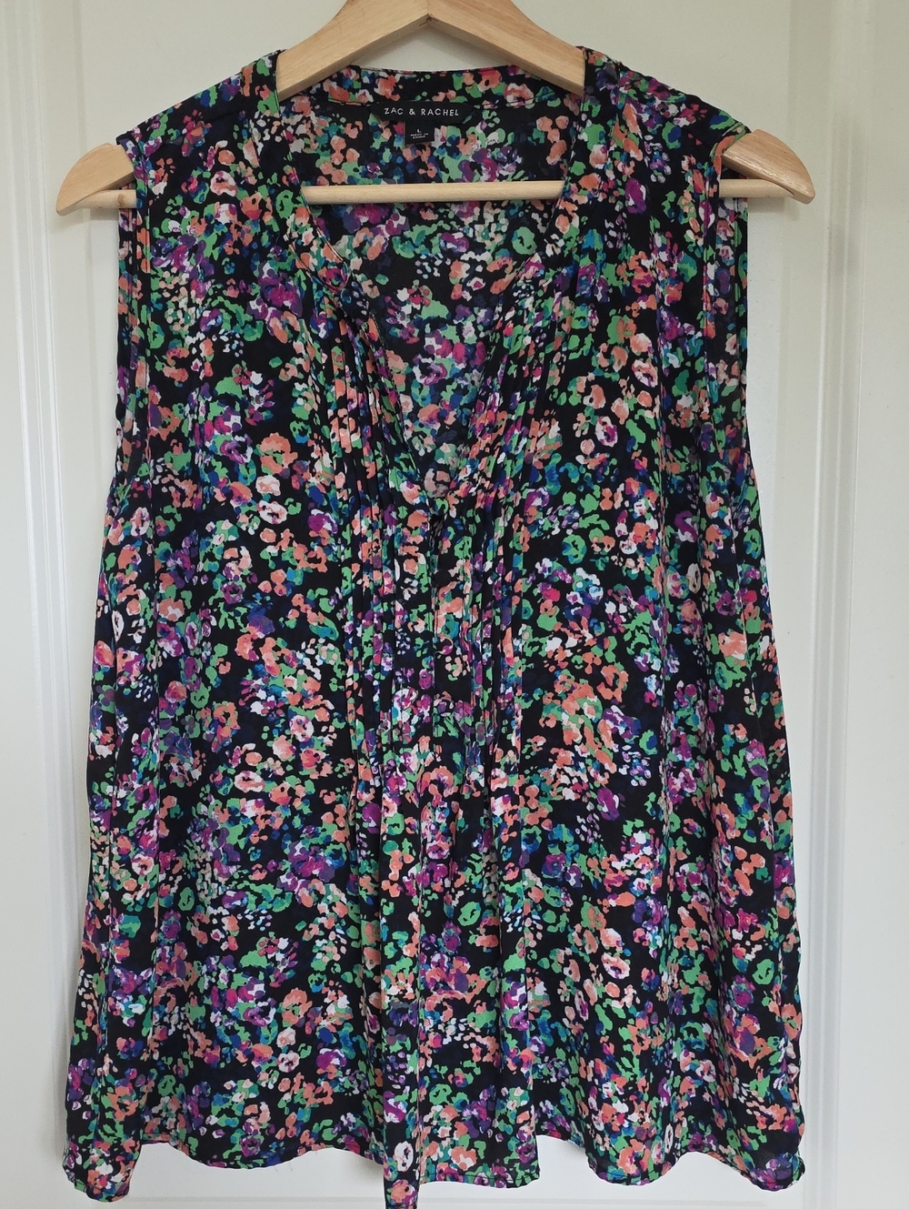 Zac & Rachel Black Multicolor Floral Pleated V-Neck Sleeveless Top